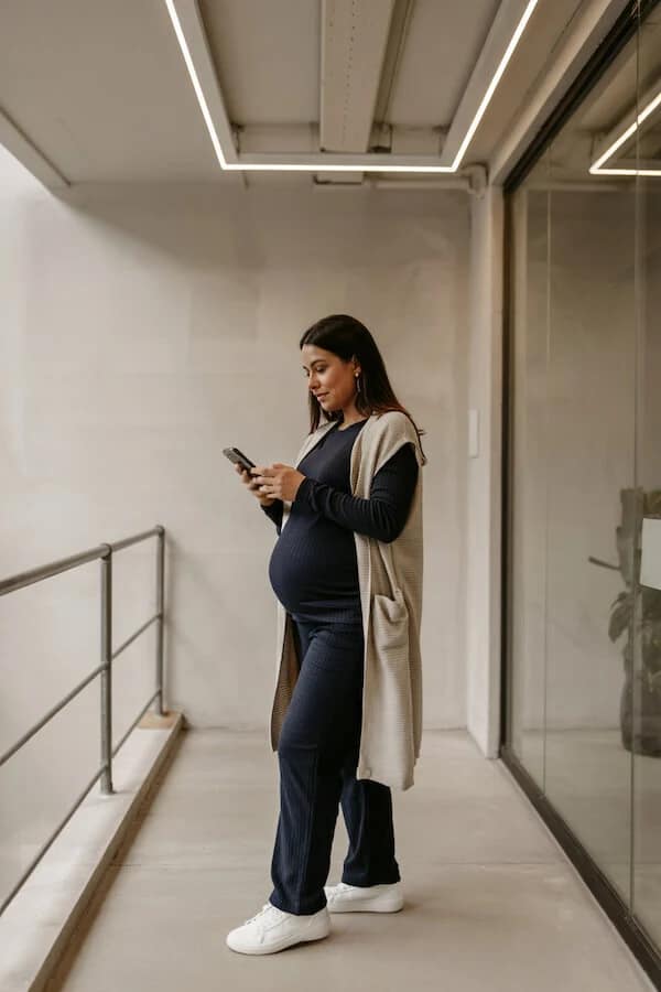 Navy Knit Set with Beige Long Cardigan and White Sneakers
