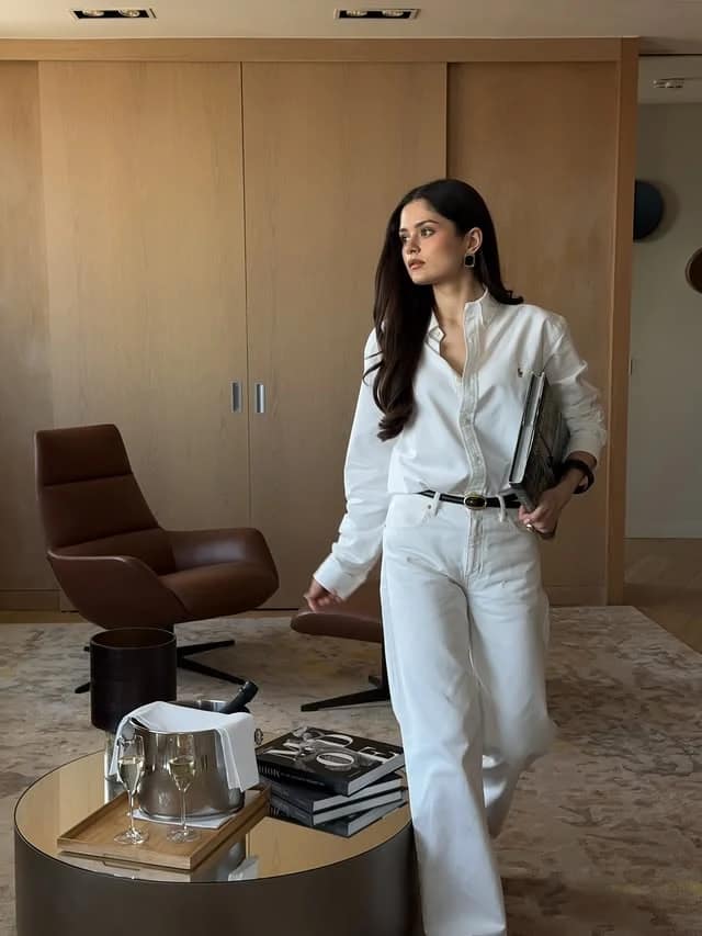 White Shirt Wide-Leg Jeans Outfit with Black Belt