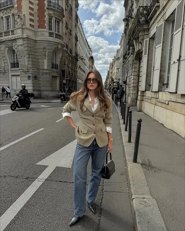Beige Linen Blazer Wide-Leg Jeans Outfit