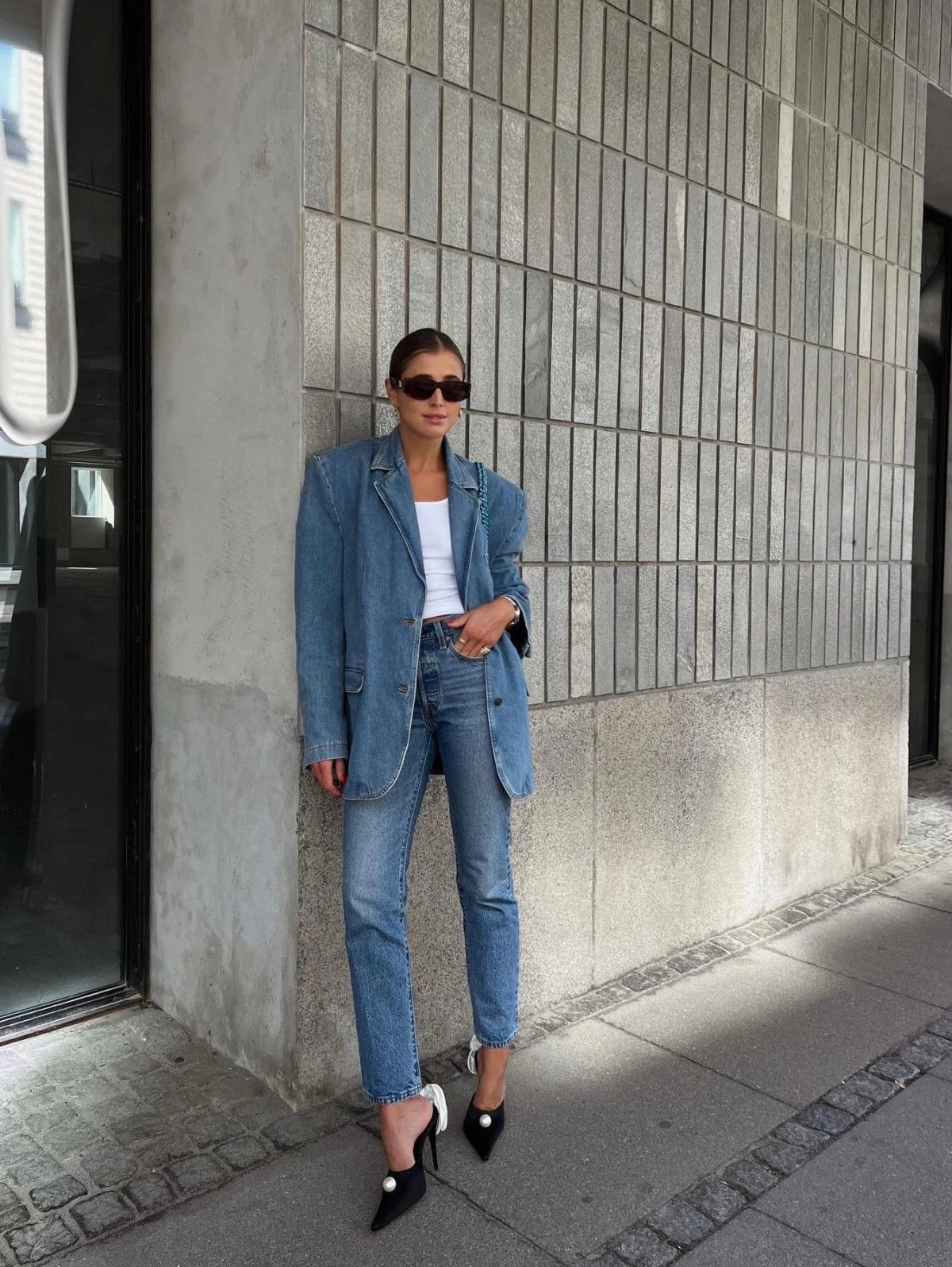 Oversized Denim Blazer Outfit with Straight-Leg Jeans