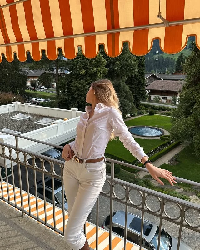 White Shirt and Cream Jeans Resort Outfit with Tan Belt