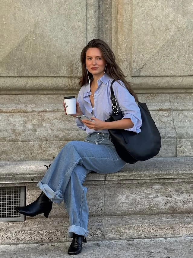 Blue Button-Down Shirt Wide-Leg Jeans Black Boots Outfit