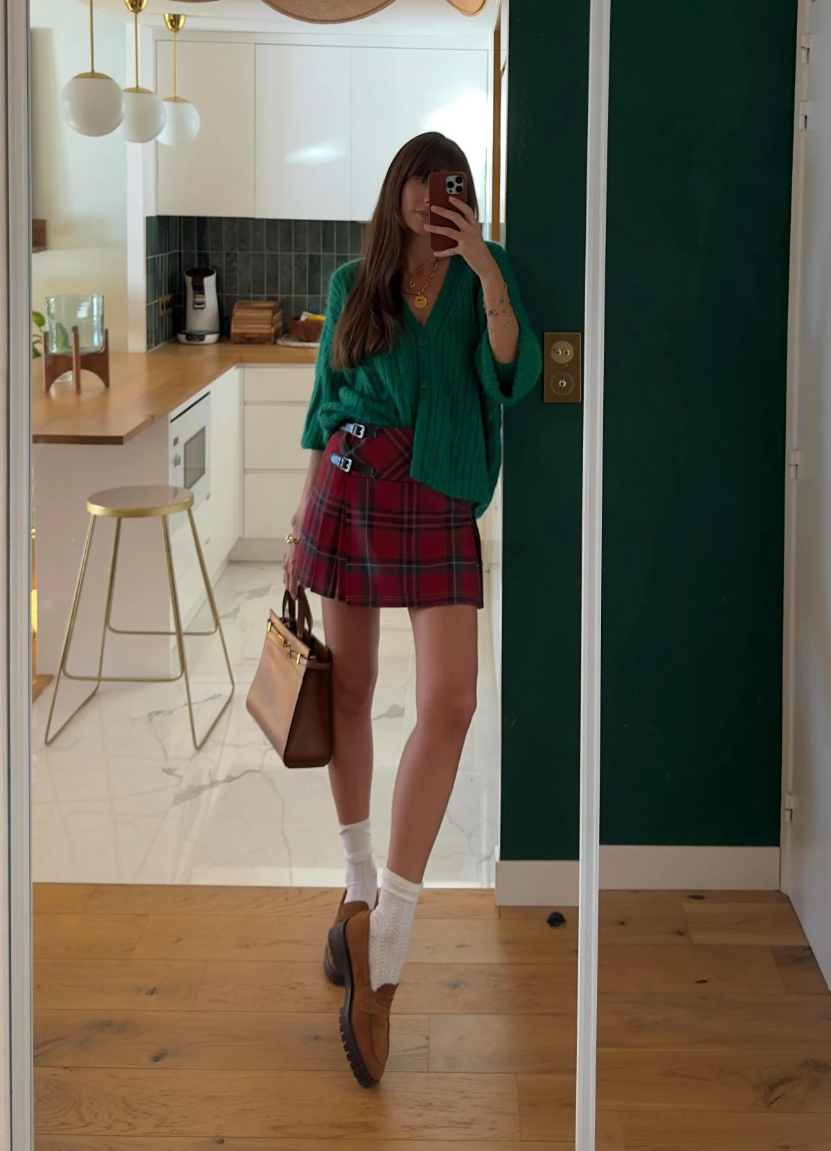 French Chic Style Guide: Master Effortless Parisian Elegance