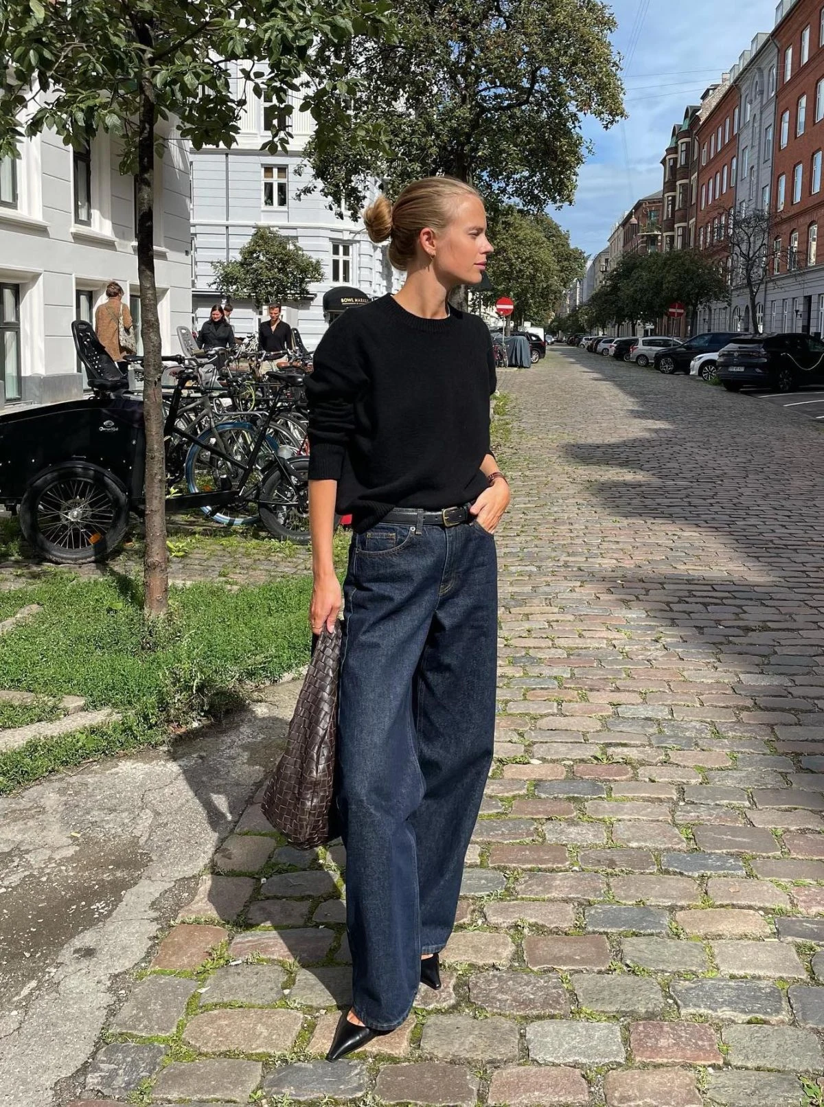 Black Sweatshirt Wide-Leg Jeans Outfit European City Style